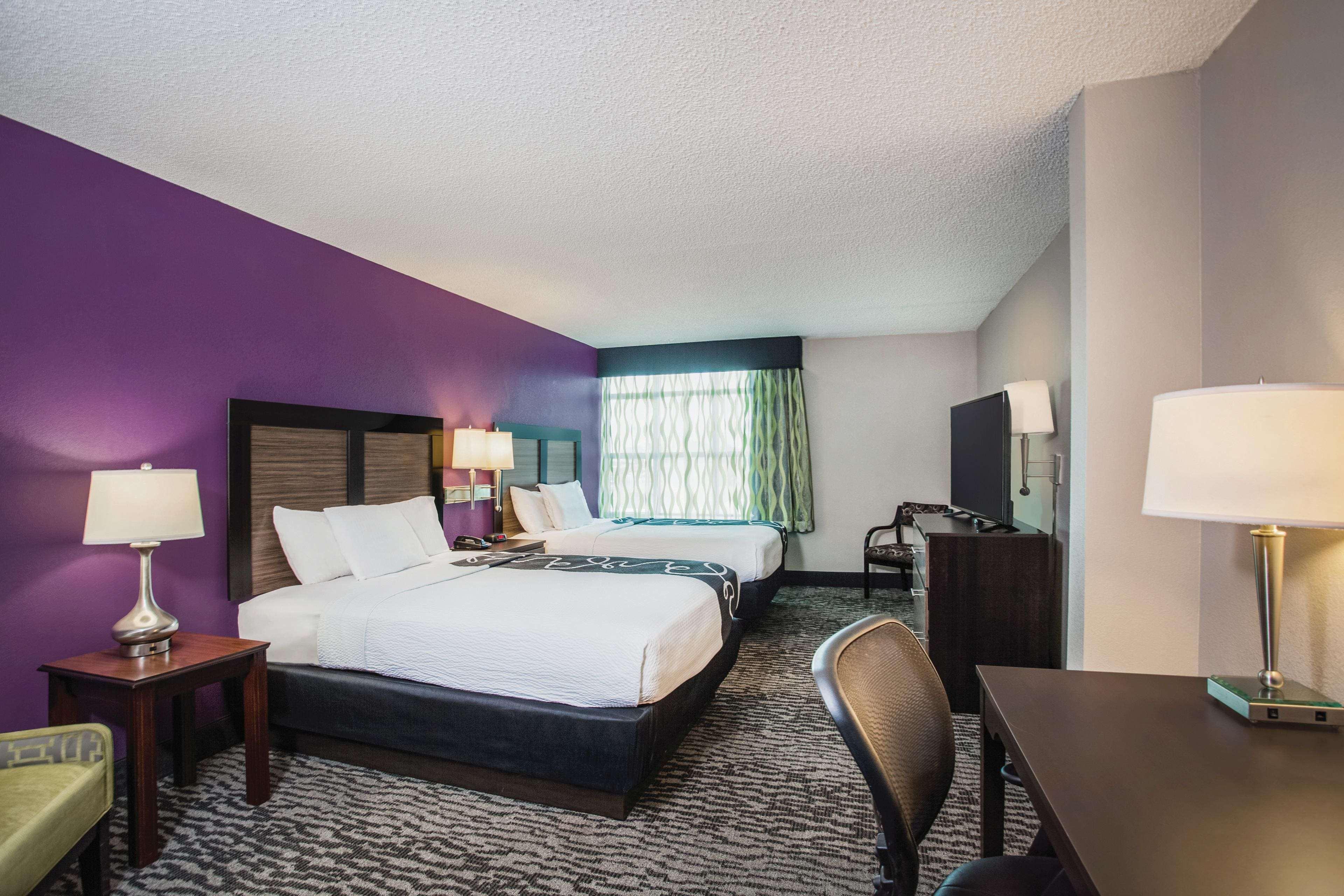 Отель La Quinta By Wyndham Clearwater South Экстерьер фото