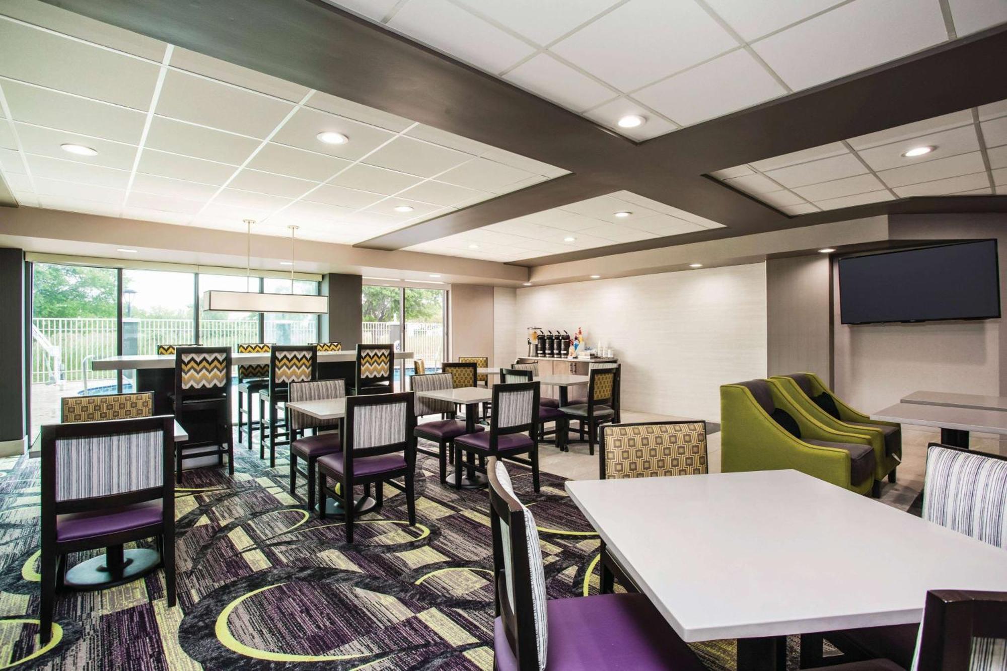 Отель La Quinta By Wyndham Clearwater South Экстерьер фото
