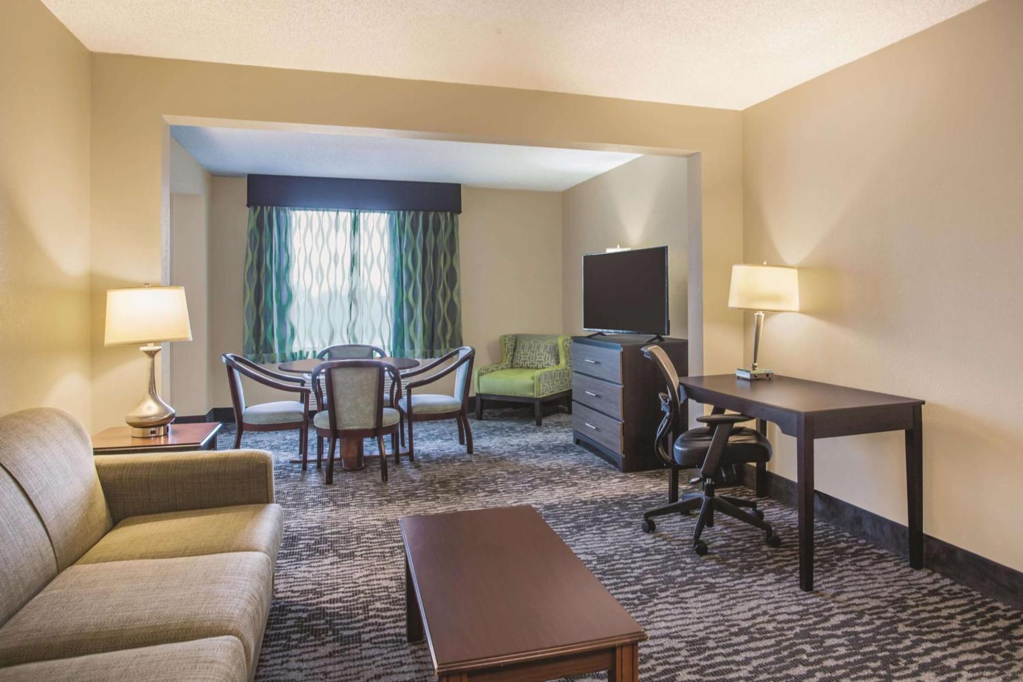 Отель La Quinta By Wyndham Clearwater South Экстерьер фото