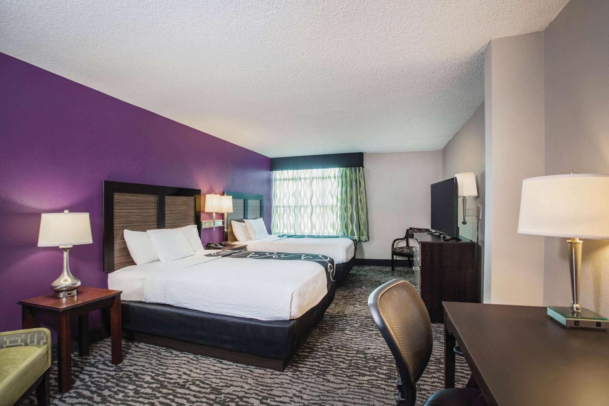 Отель La Quinta By Wyndham Clearwater South Экстерьер фото