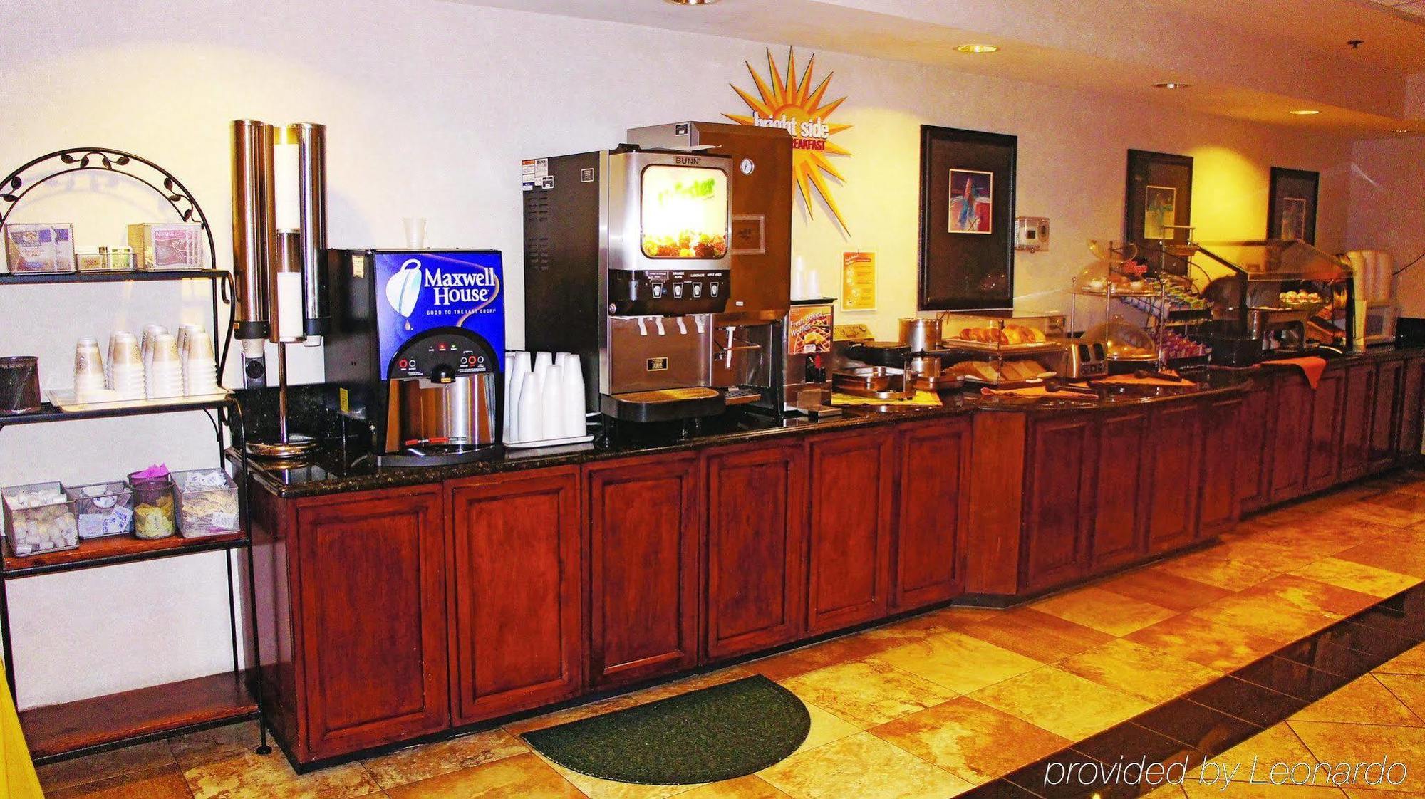 Отель La Quinta By Wyndham Clearwater South Экстерьер фото