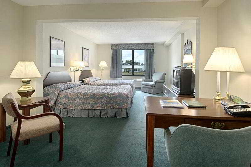 Отель La Quinta By Wyndham Clearwater South Экстерьер фото